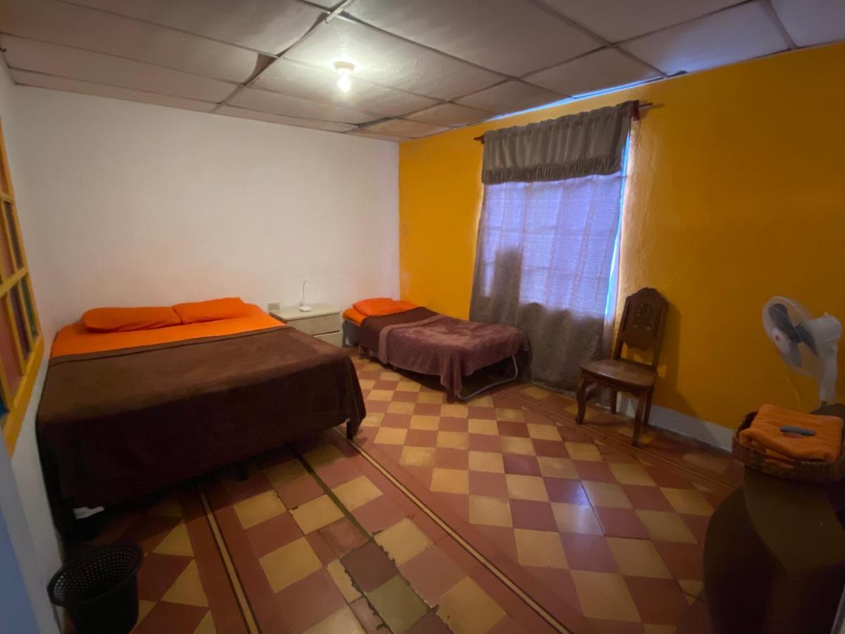 4 Grados Hostel Гватемала Экстерьер фото